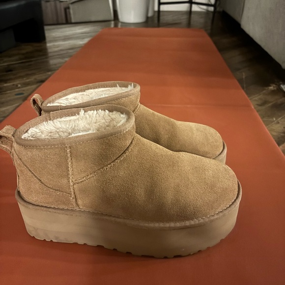 UGG Women's Classic Ultra Mini Platform - Picture 7 of 10